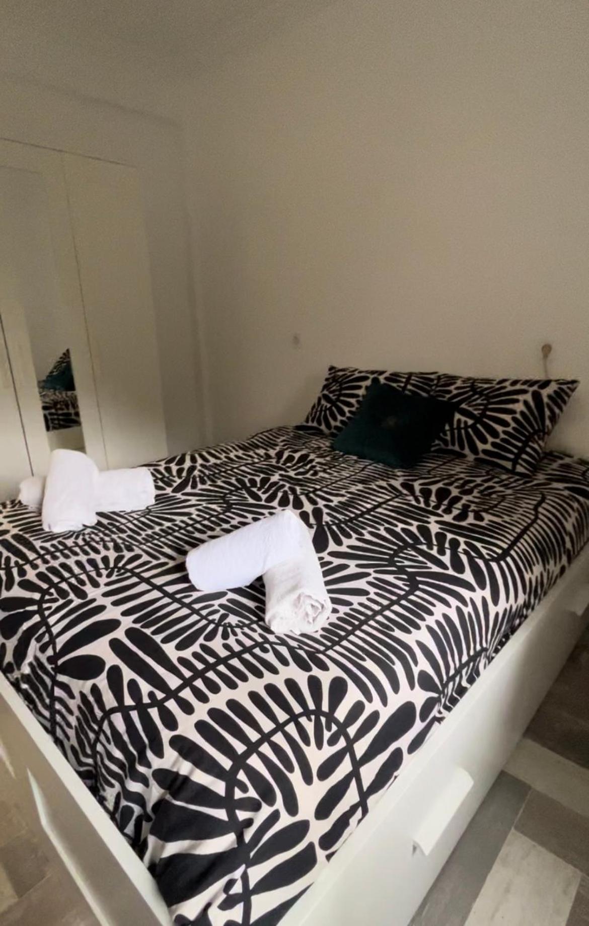 Lovely Rooms En Piso Compartido Seville Exterior photo